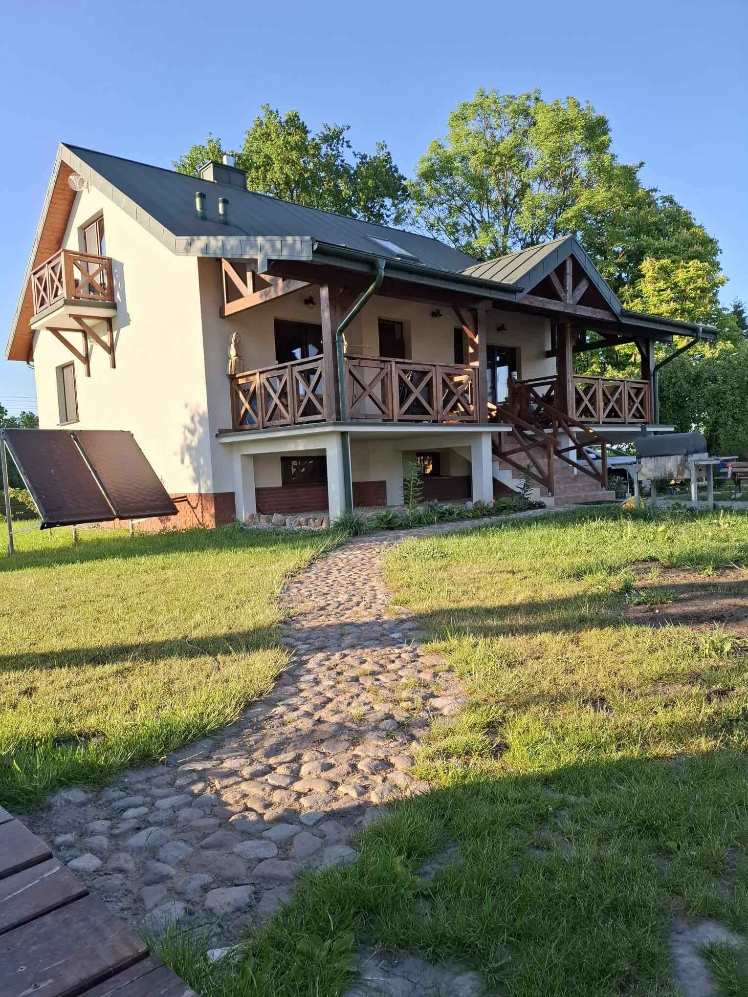 Dom Kasztanówka w ciągu dnia